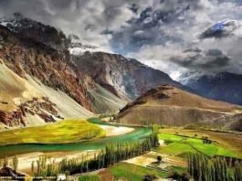 Skardu Valley Pakistan – Heaven on Earth Skardu Valley Pakistan, Skardu is a city in the Gilgit Baltistan self-governing region of Pakistan, Surrounded by the Indus and Shigar rivers