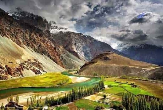 Skardu Valley Pakistan – Heaven on Earth Skardu Valley Pakistan, Skardu is a city in the Gilgit Baltistan self-governing region of Pakistan, Surrounded by the Indus and Shigar rivers