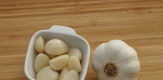 10 Advantages of Chewing a Raw Garlic Clove Daily 10 Advantages of Chewing a Raw Garlic Clove Daily
