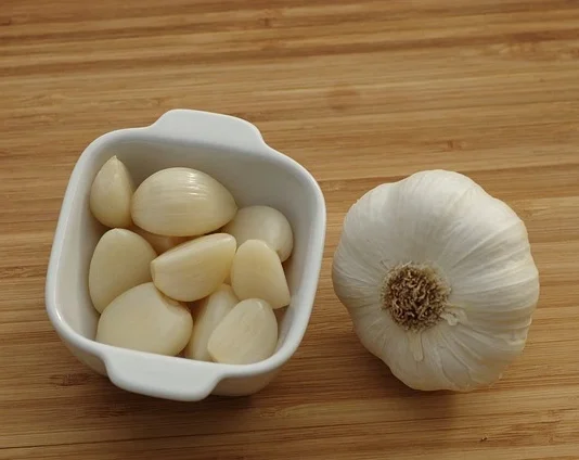 10 Advantages of Chewing a Raw Garlic Clove Daily 10 Advantages of Chewing a Raw Garlic Clove Daily